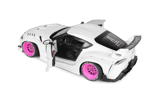 TOYOTA GR SUPRA KIT CARROSSERIE LIBERTY WALK BLANC/ROSE 2025 SOLIDO 1:18