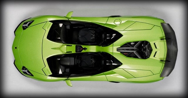Load image into Gallery viewer, Lamborghini AVENTADOR ROADSTER 2012 AUTOart 1:18
