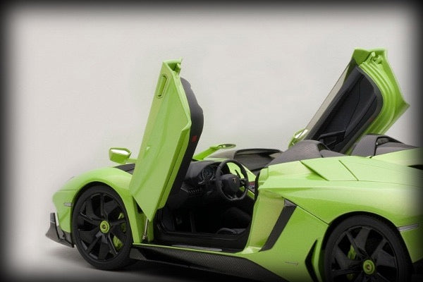 Load image into Gallery viewer, Lamborghini AVENTADOR ROADSTER 2012 AUTOart 1:18
