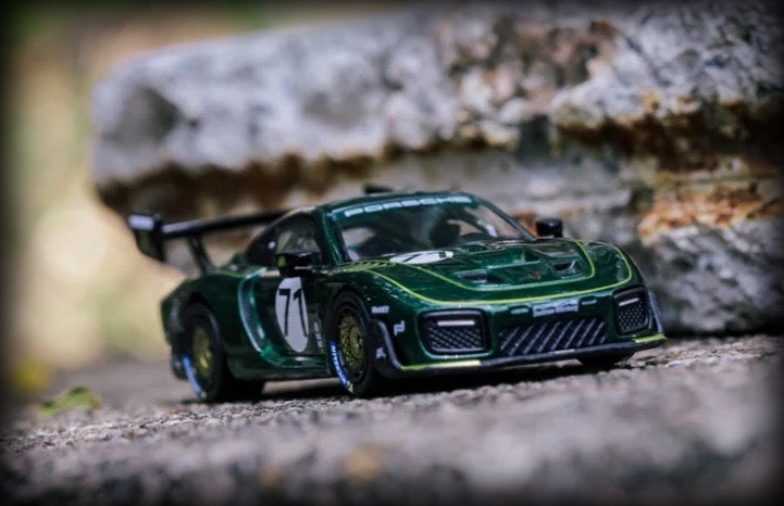 Laad de afbeelding in de Gallery-viewer, Porsche 935 Nr.71 Tenner Racing Green MINICHAMPS 1:64

