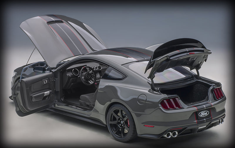 Chargez l&#39;image dans la visionneuse de la galerie, Ford SHELBY GT-350R 2017 AUTOart 1:18 (6810168393833)
