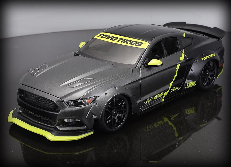 Load image into Gallery viewer, Ford Mustang GT 2015 MAISTO 1:18
