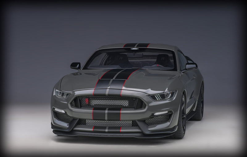 Load image into Gallery viewer, Ford SHELBY GT-350R 2017 AUTOart 1:18 (6810168393833)
