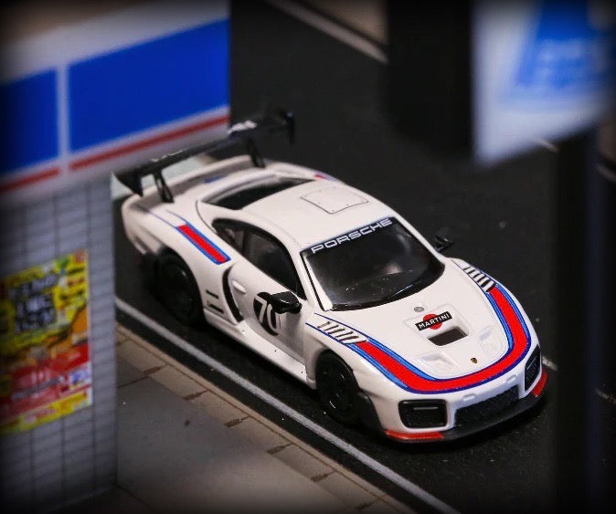 Laad de afbeelding in de Gallery-viewer, Porsche 935 Nr.70 Martini Racing MINICHAMPS 1:64
