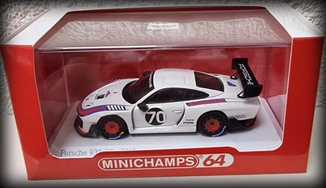 Laad de afbeelding in de Gallery-viewer, Porsche 935 Nr.70 Martini Racing MINICHAMPS 1:64
