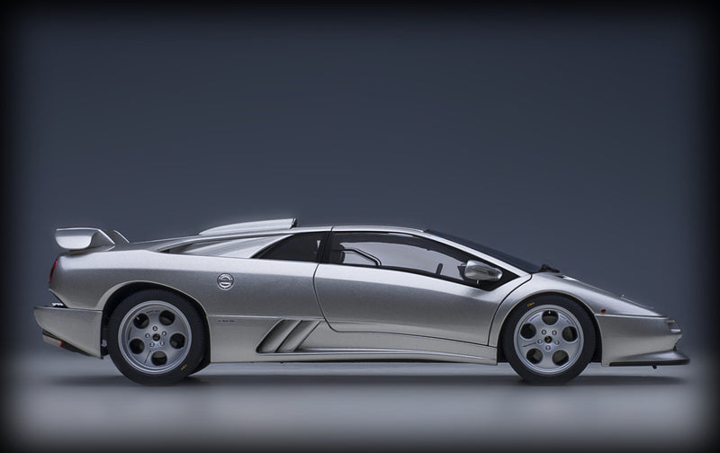 Laad de afbeelding in de Gallery-viewer, &lt;transcy&gt;Lamborghini DIABLO SE30 JOTA 1995 AUTOart 1:18&lt;/transcy&gt;
