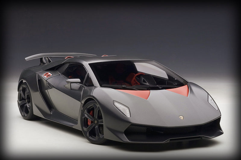 Laad de afbeelding in de Gallery-viewer, Lamborghini SESTO ELEMENTO 2010 AUTOart 1:18 (6782713299049)
