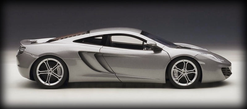 Laad de afbeelding in de Gallery-viewer, McLAREN MP4-12C AUTOart 1:18 (6782718476393)
