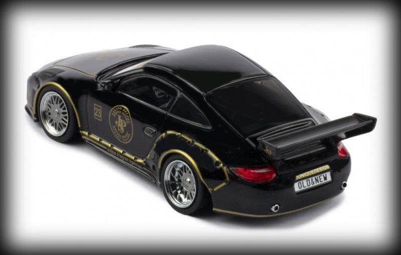 Laad de afbeelding in de Gallery-viewer, Porsche 911 OLD AND NEW 997 JOHN PLAYER SPECIAL IXO 1:43
