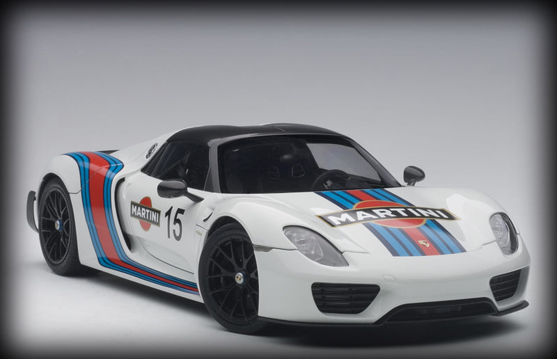 Chargez l&#39;image dans la visionneuse de la galerie, Porsche 918 SPYDER Nr.15 (MARTINI) AUTOart 1:18 (6814112252009)
