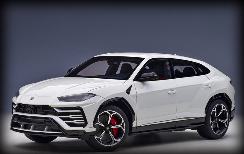 Laad de afbeelding in de Gallery-viewer, Lamborghini URUS 2018 AUTOart 1:18 (6793489678441)
