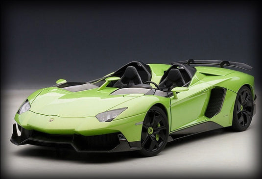 Lamborghini AVENTADOR ROADSTER 2012 AUTOart 1:18