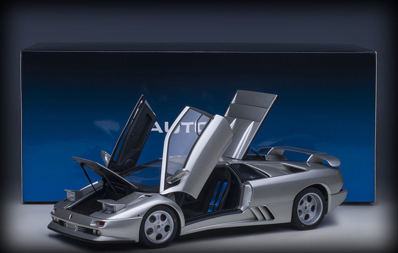 Laad de afbeelding in de Gallery-viewer, &lt;transcy&gt;Lamborghini DIABLO SE30 JOTA 1995 AUTOart 1:18&lt;/transcy&gt;
