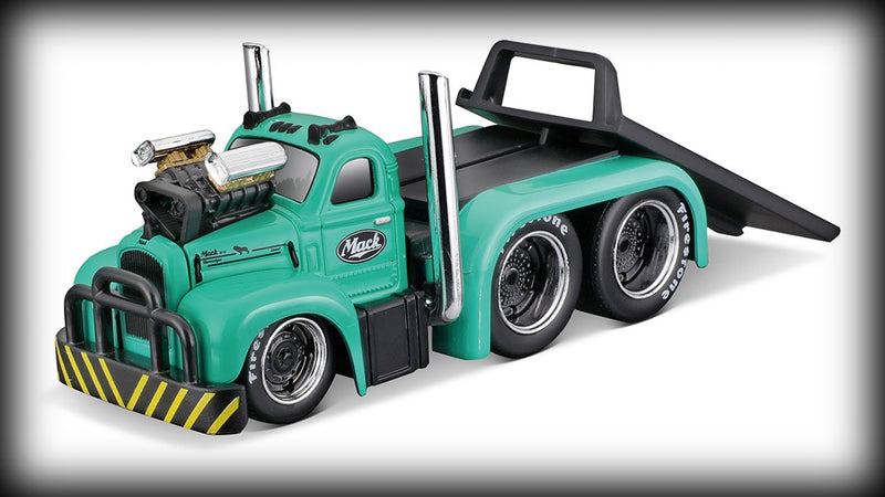 Laad de afbeelding in de Gallery-viewer, &lt;tc&gt;Mack B-61 FLATBED 1953 + DODGE DART HEMI GASSER 1968 Nr.09 MAISTO 1:64&lt;/tc&gt;
