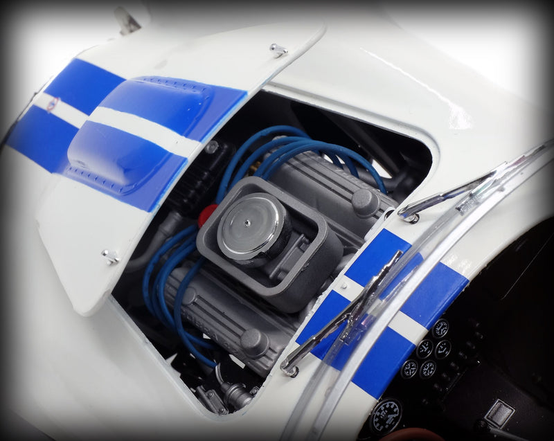Chargez l&#39;image dans la visionneuse de la galerie, &lt;transcy&gt;Shelby Cobra 427 S/C Wimbledon White 1965 SOLIDO 1:18&lt;/transcy&gt;
