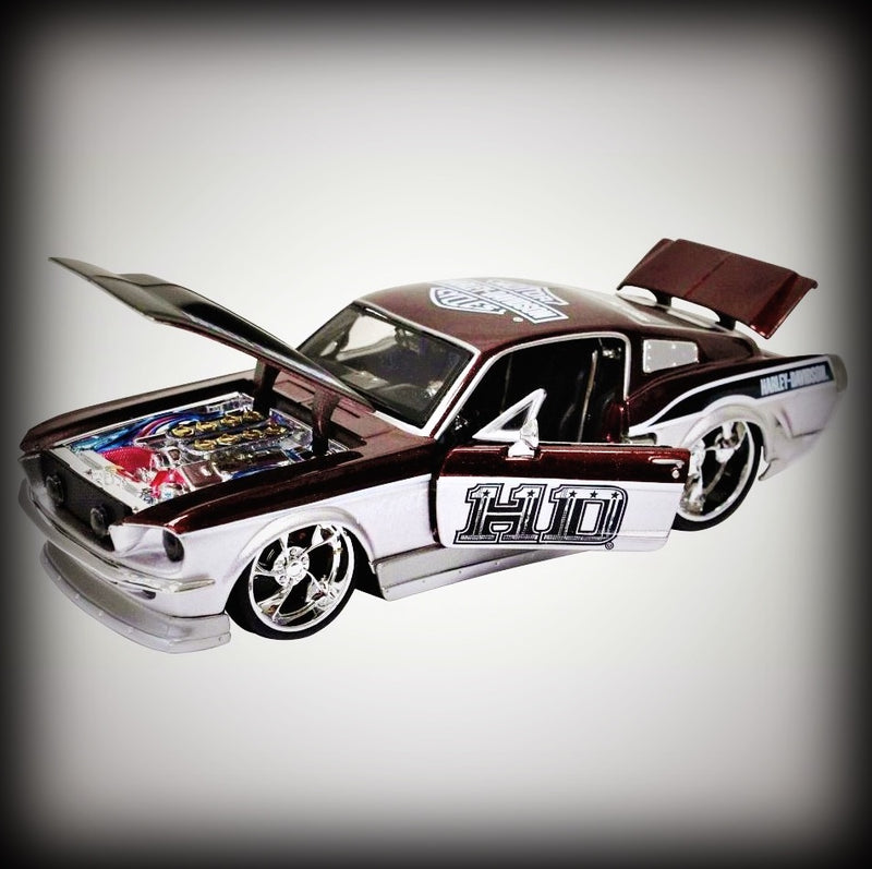 Laad de afbeelding in de Gallery-viewer, Ford MUSTANG GT 1967 HARLEY-DAVIDSON MAISTO 1:24 (6791303200873)
