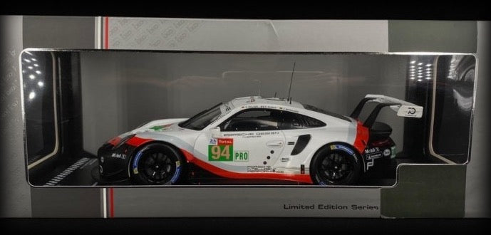 Laad de afbeelding in de Gallery-viewer, Porsche 911 (991) RSR Nr.94 2018 IXO 1:18 (6822953713769)
