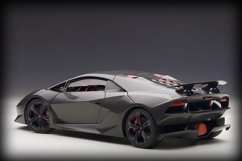 Chargez l&#39;image dans la visionneuse de la galerie, Lamborghini SESTO ELEMENTO 2010 AUTOart 1:18 (6782713299049)
