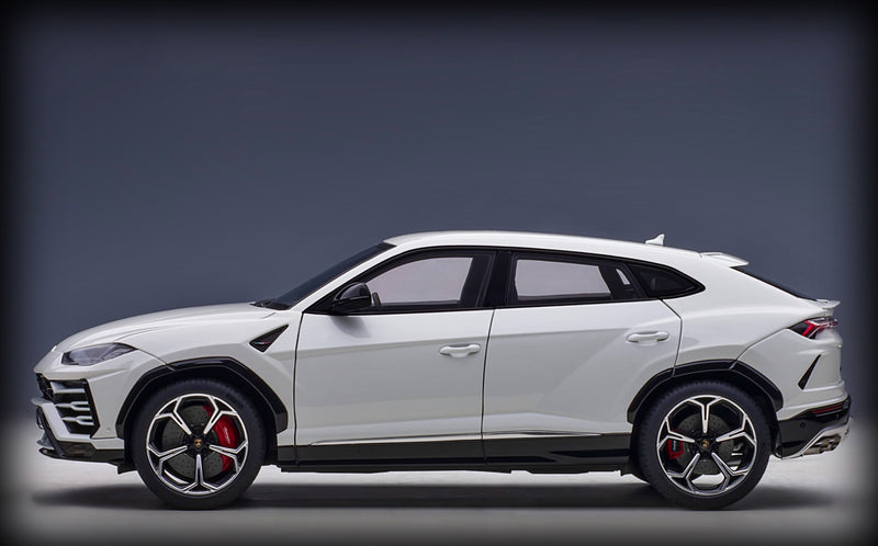 Laad de afbeelding in de Gallery-viewer, Lamborghini URUS 2018 AUTOart 1:18 (6793489678441)
