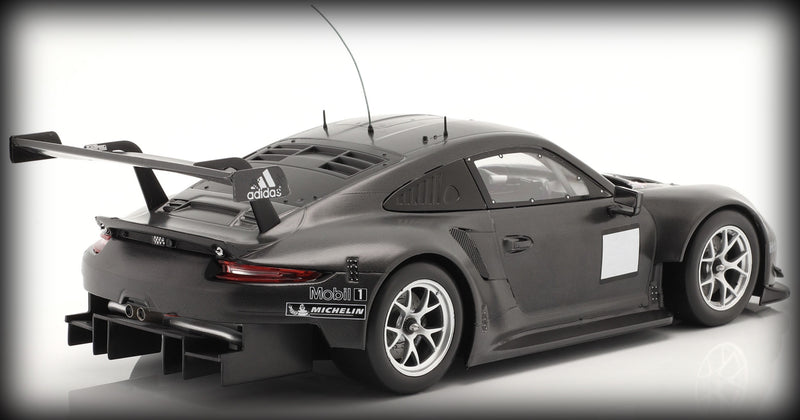 Laad de afbeelding in de Gallery-viewer, &lt;transcy&gt;Porsche 911 RSR PRE-SEASON TEST CAR 2020 IXO 1:18&lt;/transcy&gt;
