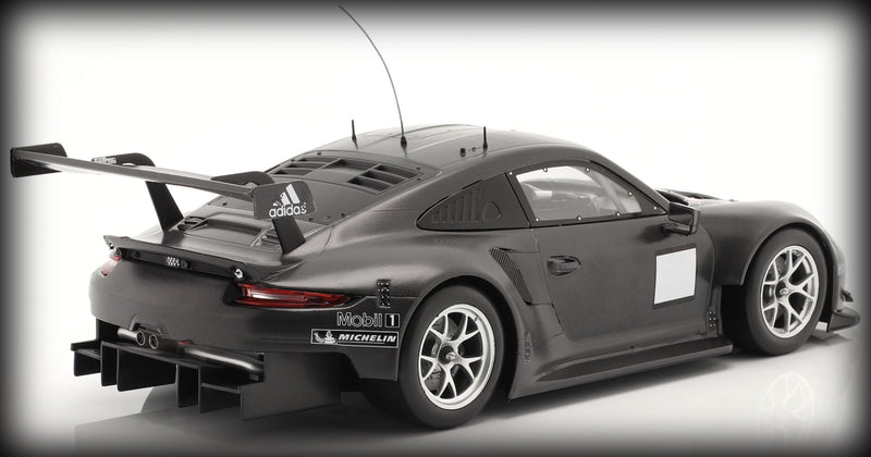 Chargez l&#39;image dans la visionneuse de la galerie, &lt;transcy&gt;Porsche 911 RSR PRE-SEASON TEST CAR 2020 IXO 1:18&lt;/transcy&gt;
