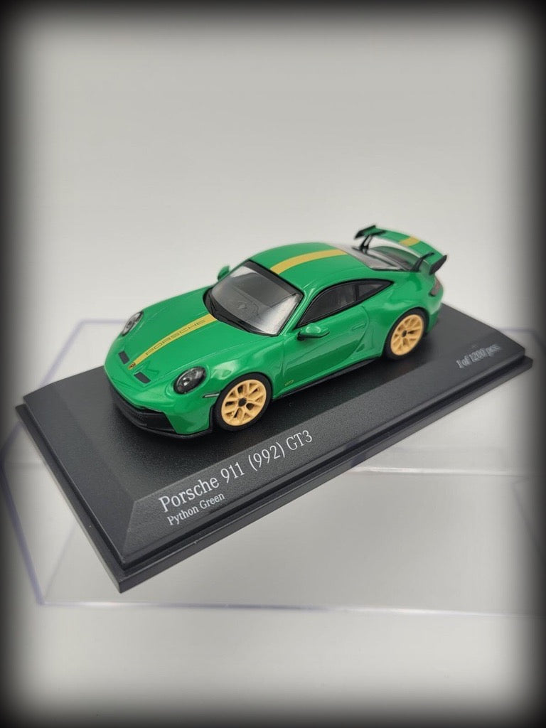 Chargez l&#39;image dans la visionneuse de la galerie, Porsche 911 (992) GT3 2021 MINICHAMPS 1:64
