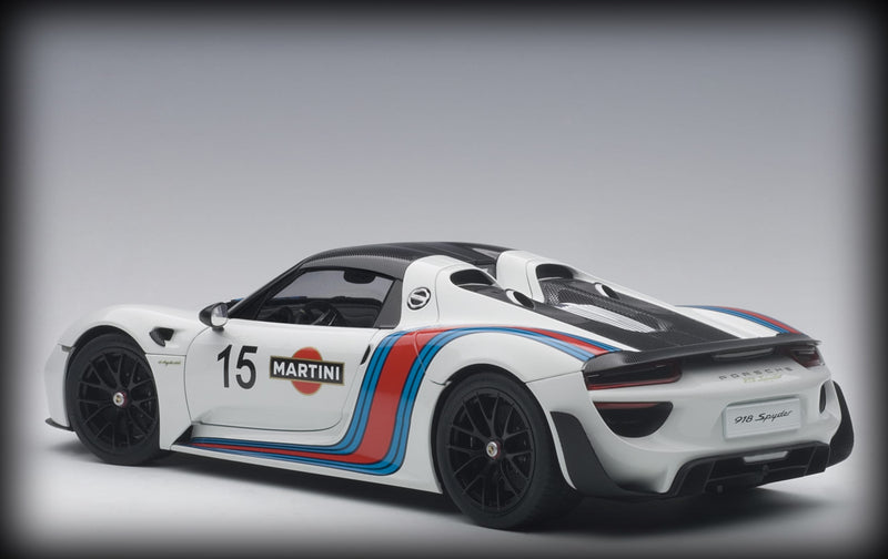 Laad de afbeelding in de Gallery-viewer, Porsche 918 SPYDER Nr.15 (MARTINI) AUTOart 1:18 (6814112252009)
