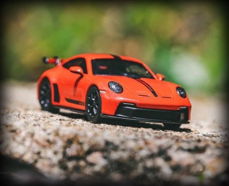 Laad de afbeelding in de Gallery-viewer, Porsche 911 (992) GT3 2021 MINICHAMPS 1:64
