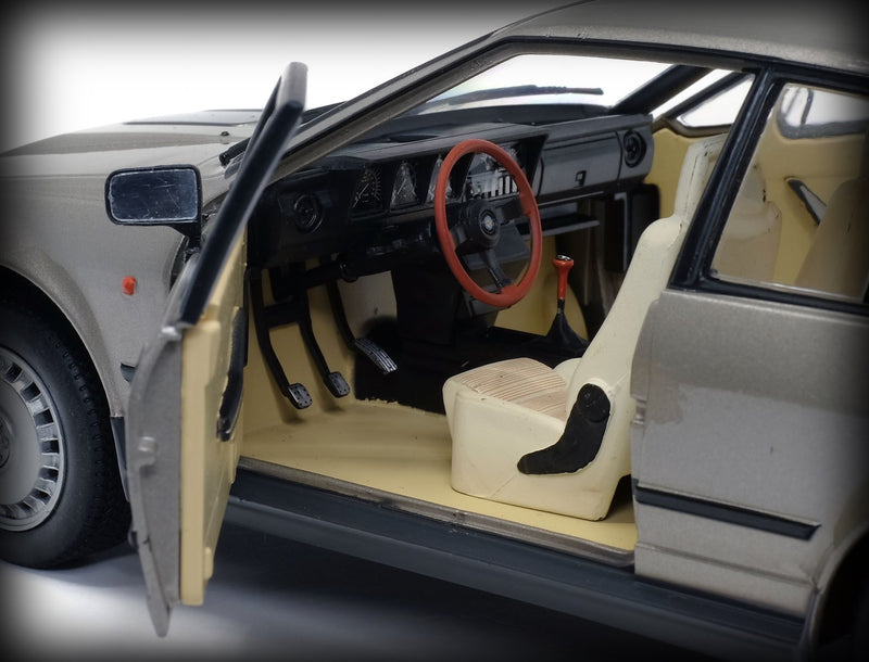 Laad de afbeelding in de Gallery-viewer, &lt;tc&gt;Alfa Romeo GTV6 1984 SOLIDO 1:18&lt;/tc&gt;
