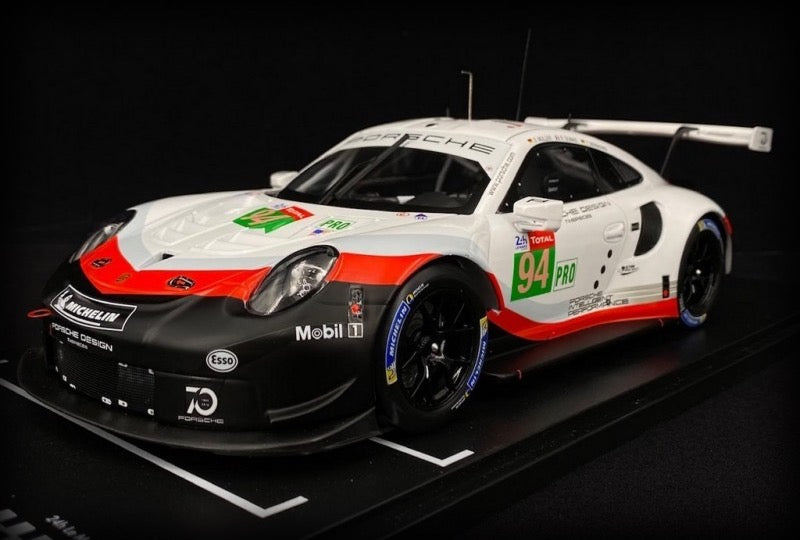 Laad de afbeelding in de Gallery-viewer, Porsche 911 (991) RSR Nr.94 2018 IXO 1:18 (6822953713769)
