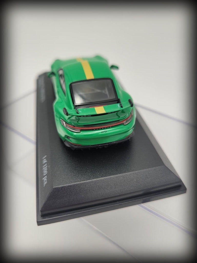 Chargez l&#39;image dans la visionneuse de la galerie, Porsche 911 (992) GT3 2021 MINICHAMPS 1:64
