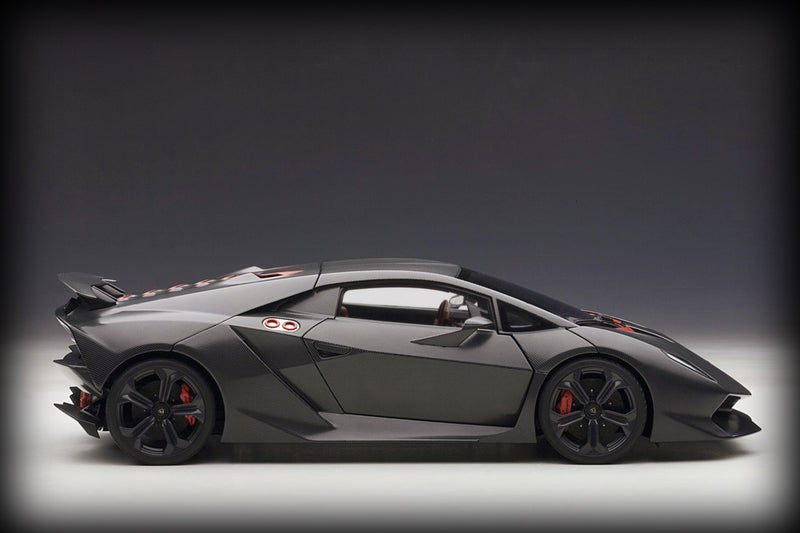 Laad de afbeelding in de Gallery-viewer, Lamborghini SESTO ELEMENTO 2010 AUTOart 1:18 (6782713299049)
