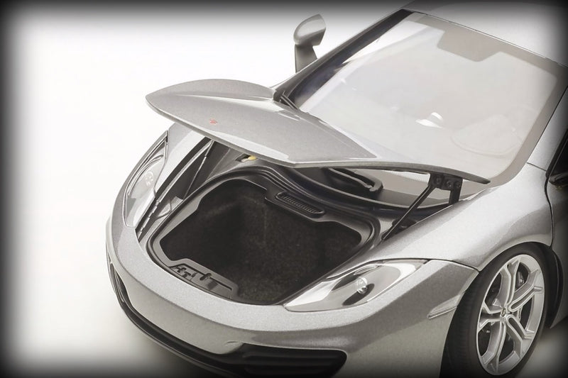 Laad de afbeelding in de Gallery-viewer, McLAREN MP4-12C AUTOart 1:18 (6782718476393)
