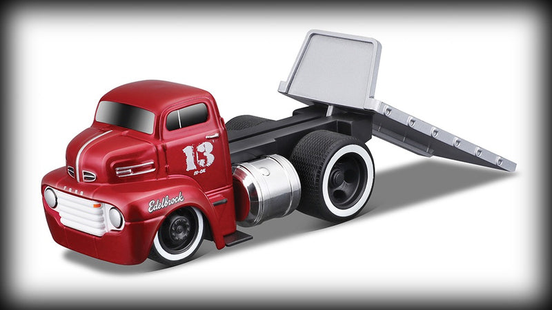 Laad de afbeelding in de Gallery-viewer, &lt;tc&gt;Ford COE FLATBED 1950 + FORD ROADSTER 1932 Nr.08 MAISTO 1:64&lt;/tc&gt;
