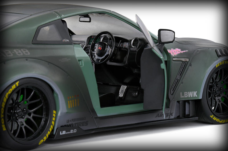 Chargez l&#39;image dans la visionneuse de la galerie, Nissan GT-R (R35) LWB KIT 2.0 SOLIDO 1:18
