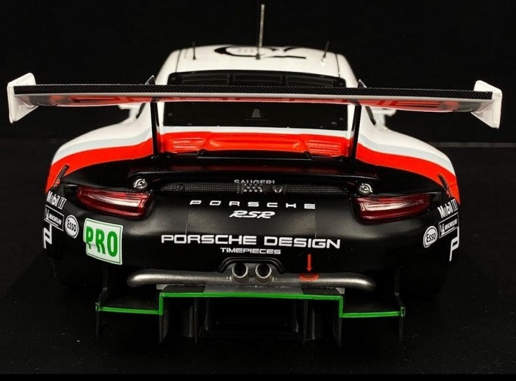 Laad de afbeelding in de Gallery-viewer, Porsche 911 (991) RSR Nr.94 2018 IXO 1:18 (6822953713769)
