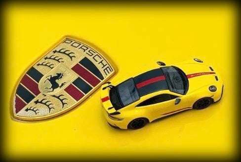 Chargez l&#39;image dans la visionneuse de la galerie, Porsche 911 (992) GT3 2021 MINICHAMPS 1:64
