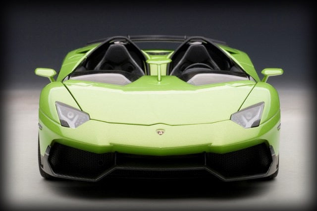 Laad de afbeelding in de Gallery-viewer, Lamborghini AVENTADOR ROADSTER 2012 AUTOart 1:18
