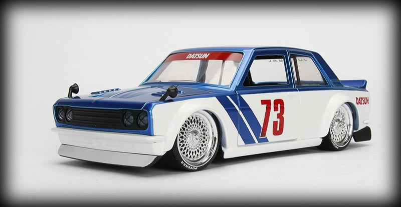 Laad de afbeelding in de Gallery-viewer, &lt;tc&gt;Datsun 510 1973 JADA 1:24&lt;/tc&gt;
