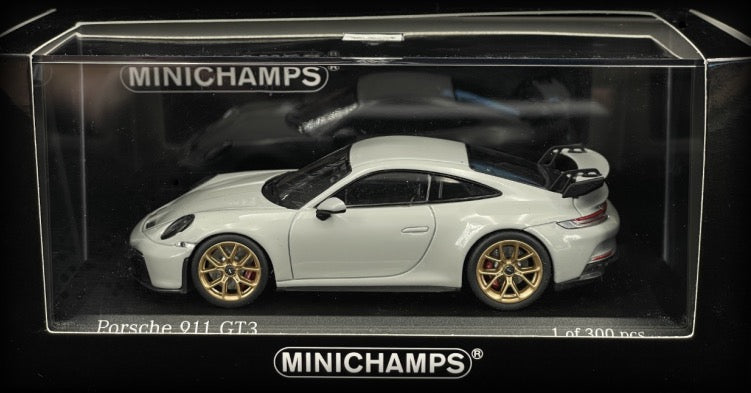 Chargez l&#39;image dans la visionneuse de la galerie, Porsche 911 (992) GT3 2020 MINICHAMPS 1:43 (6802157633641)
